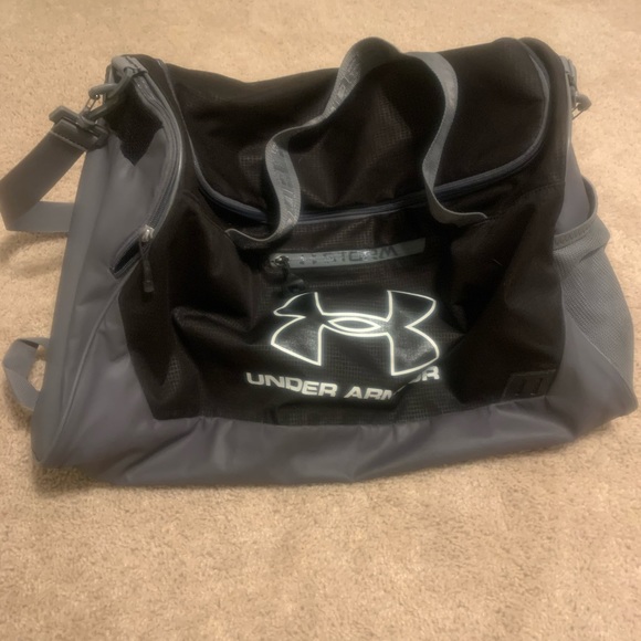 Under Armour Extra Large Duffel/Gym Bag Black/Gray - Picture 3 of 5
